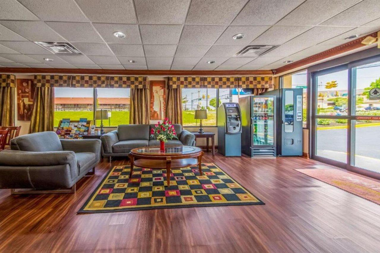 Econo Lodge Mount Laurel Exterior photo
